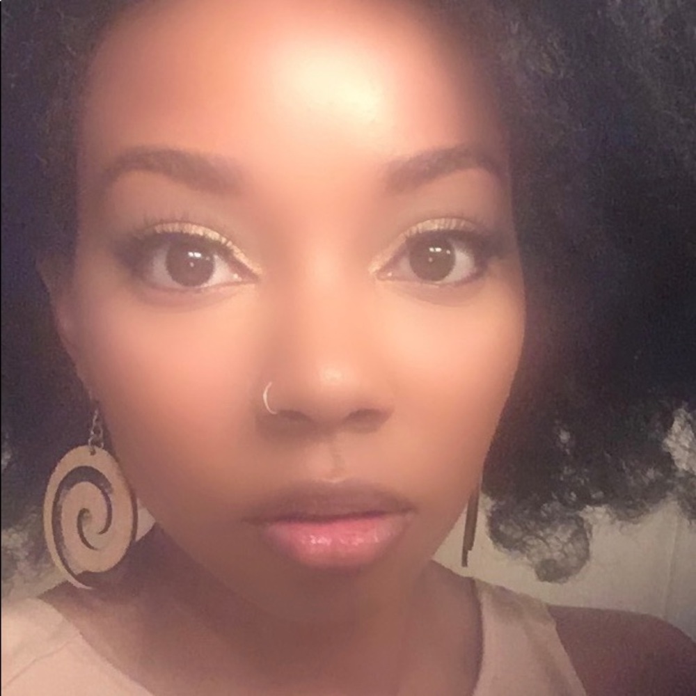 Meet your Posher, Kayairis